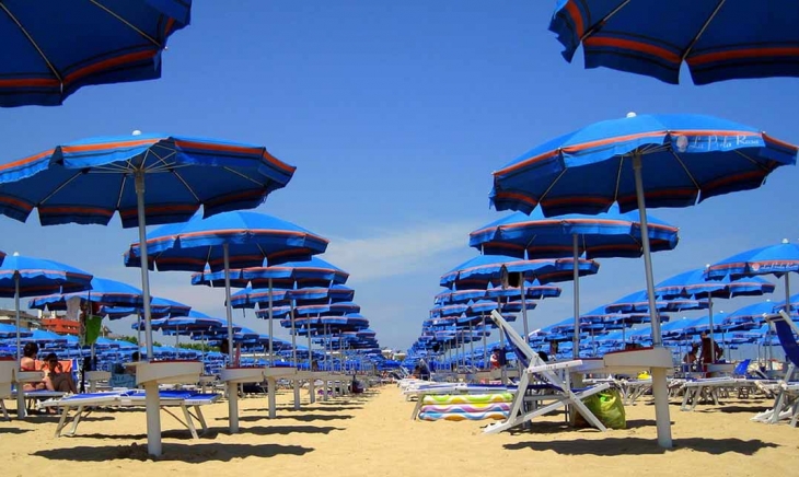 Disposizioni urgenti in materia di concessioni demaniali marittime, lacuali e fluviali per finalità turistico-ricreative e sportive